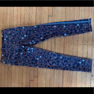 Carbon 38 Leopard Leggings
